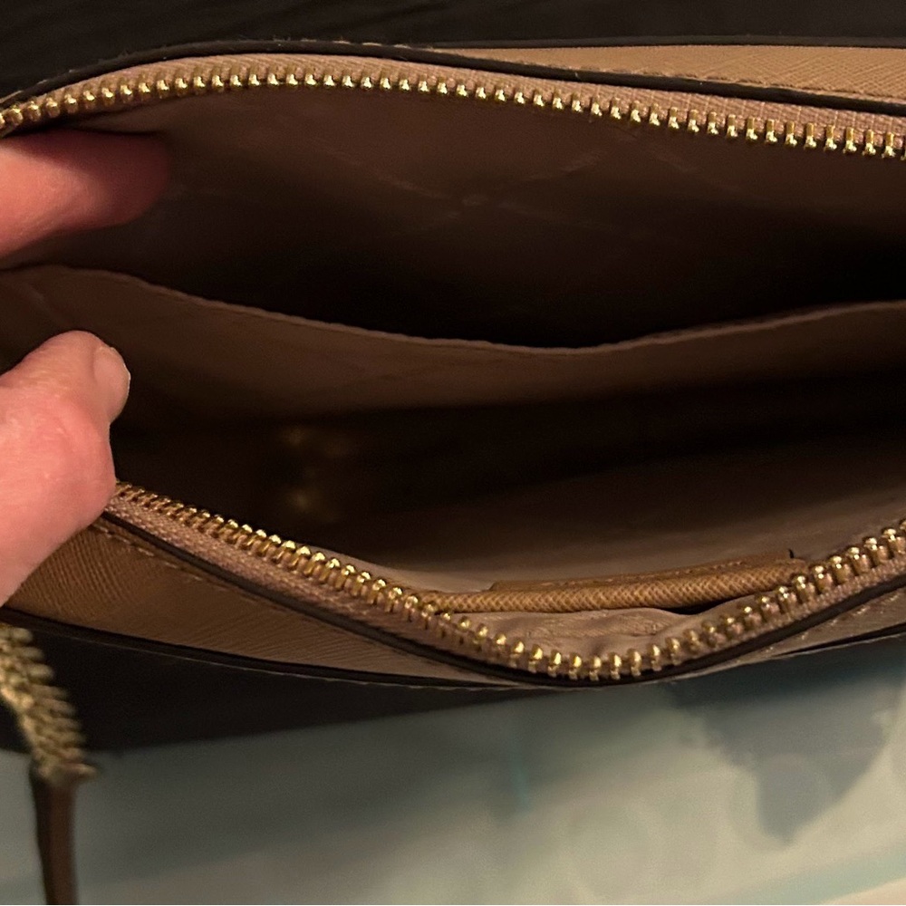 Michael Kors - Sophisticated Tan Leather Shoulder Bag with Gold Accents